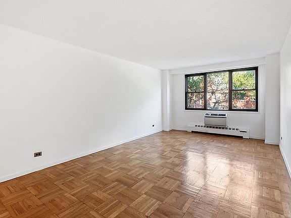 4th image of 230 E 15th St APT 3R