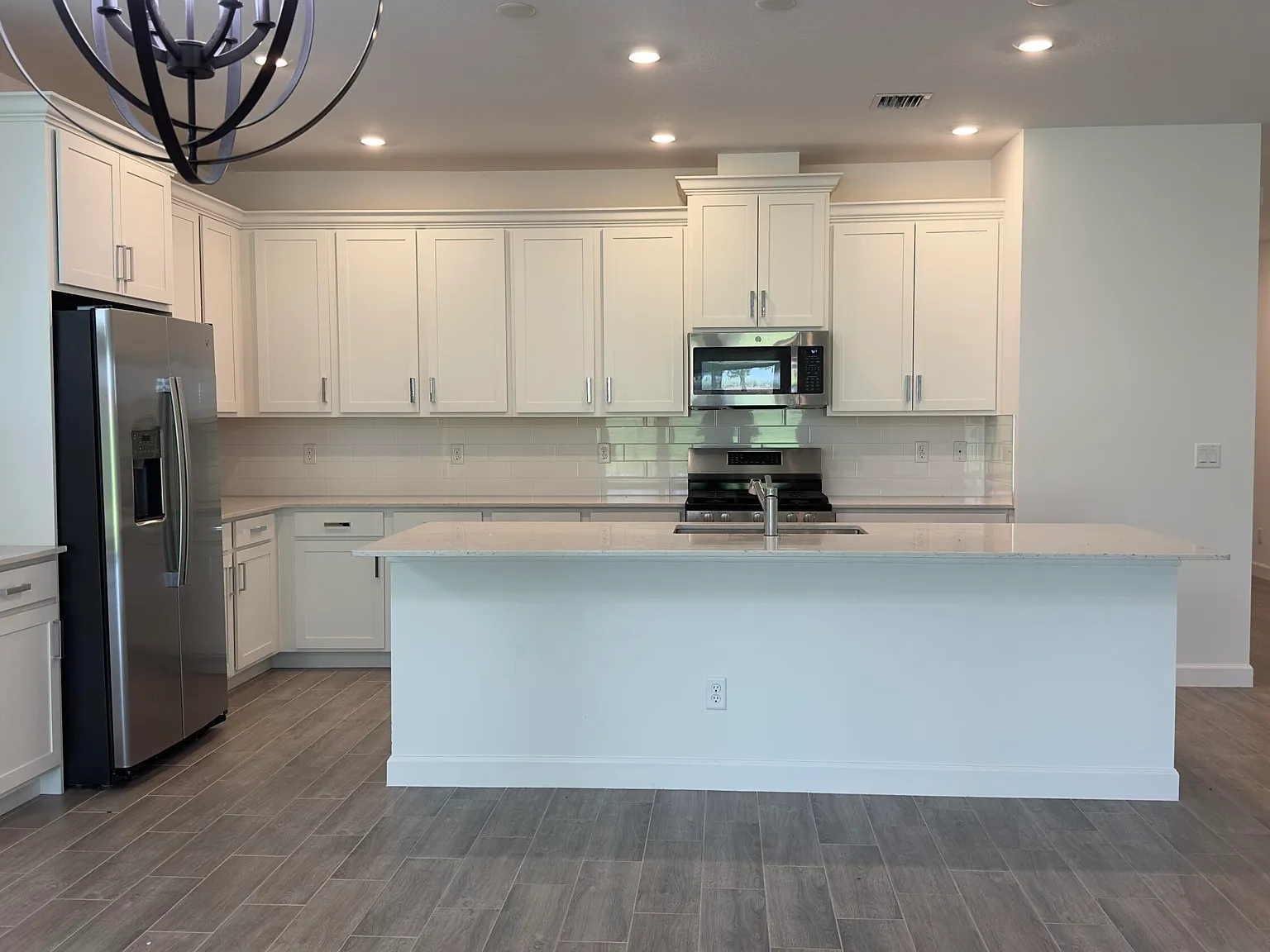 3 bed, 3.0 bath, 2228 sqft, $3,600 — Photo 4