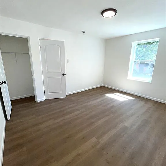3911 Jamieson Ave — Photo 5