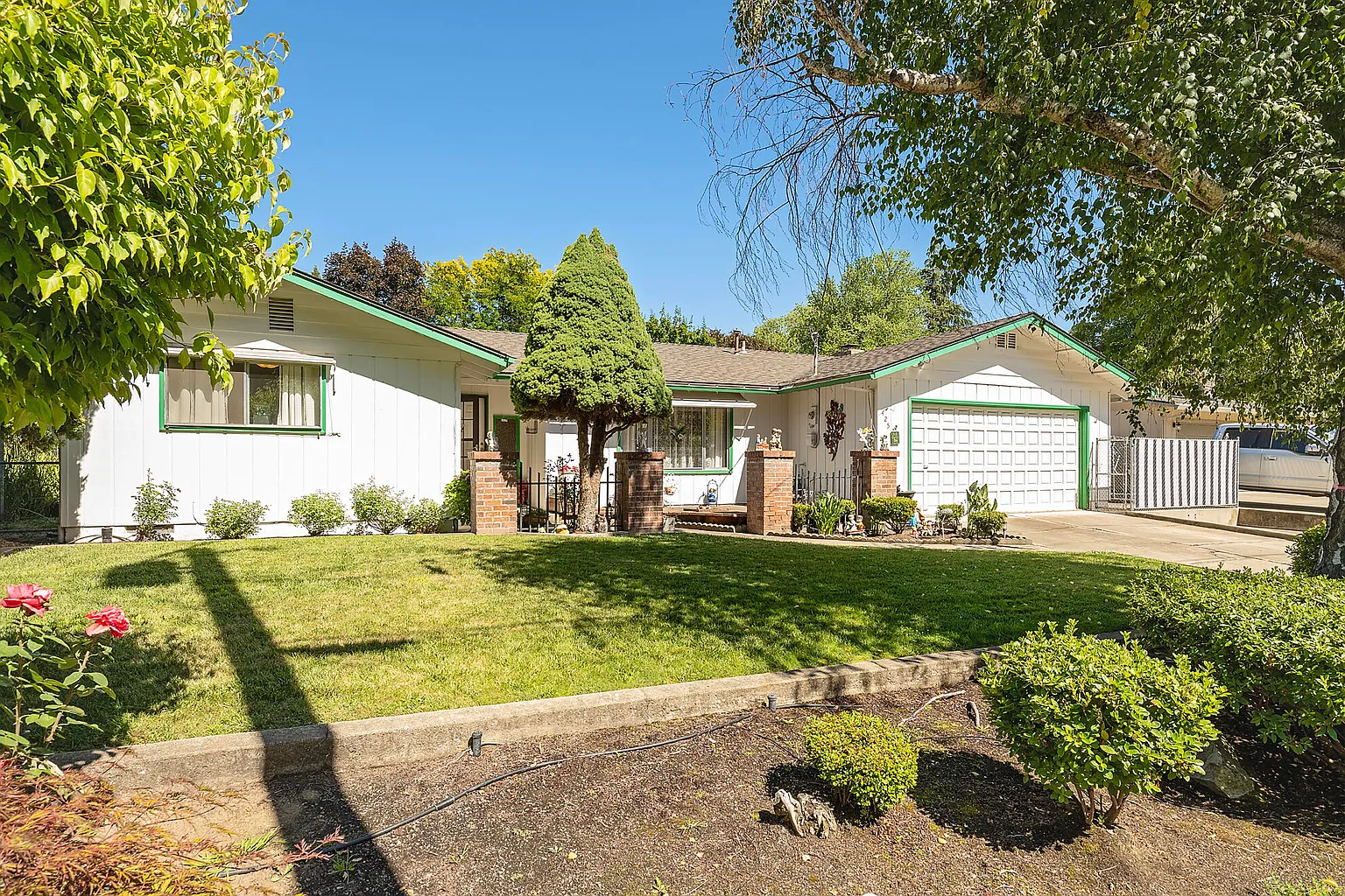 425 Murphy Rd photo 1