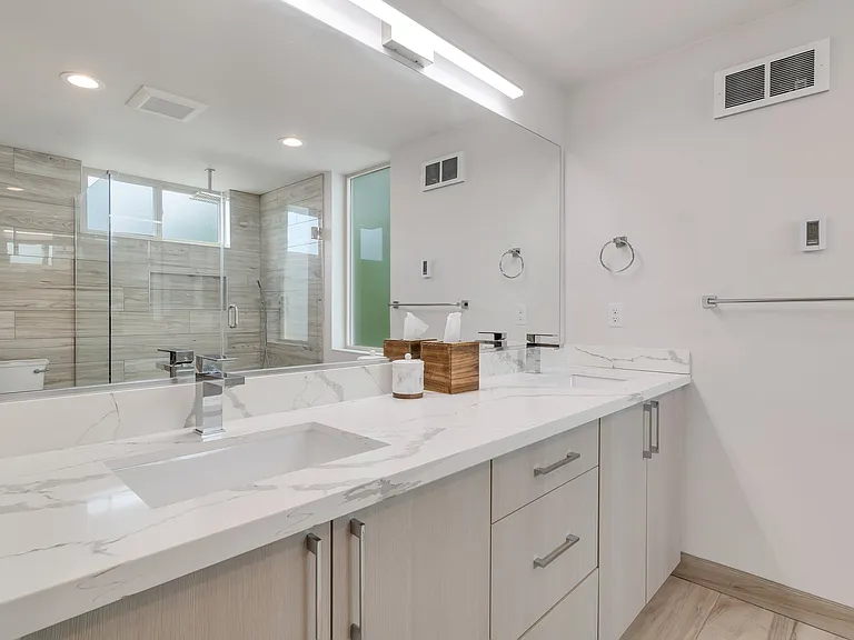 5618A California Ave SW — Photo 11