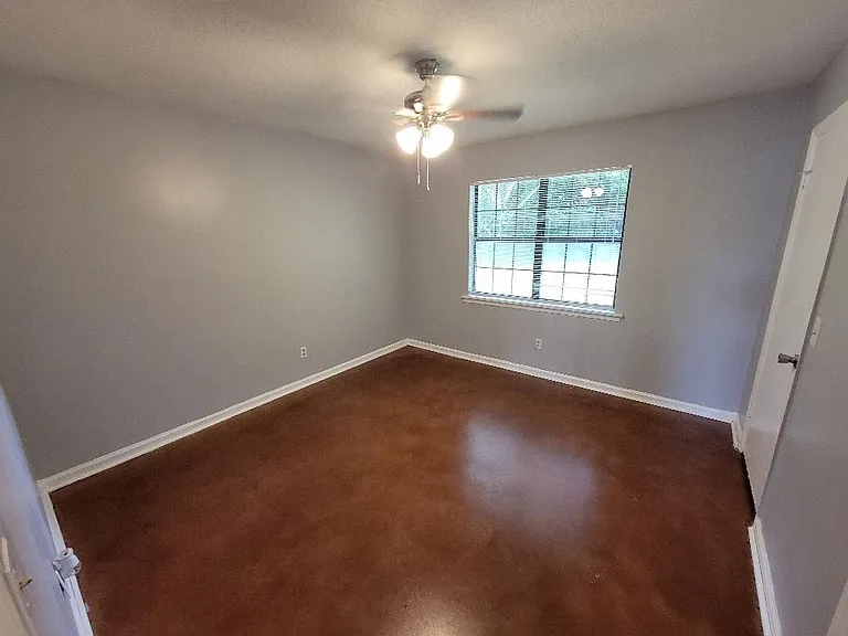 105 Maple Dr #B — Photo 11