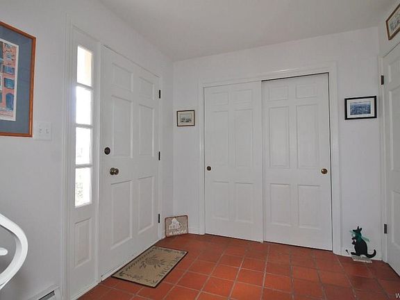3rd image of 115 Dawnbrook Ln