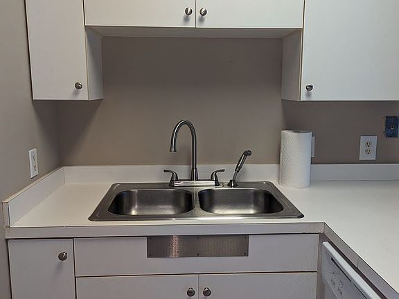 4th image of 3951 Gladiola Ct Unit 302