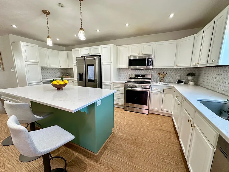 715 N Beatty St — Photo 3