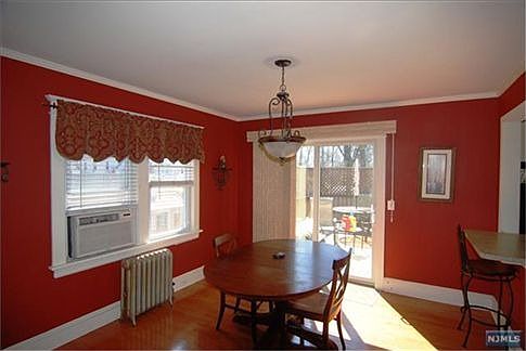 4th image of 303 Liberty Ave