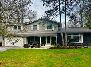 609 Bloomfield Rd, Traverse City, MI 49686