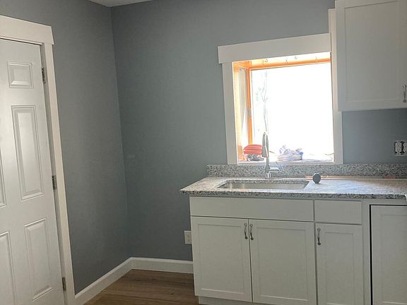 3rd image of 1151 Beaumont Ave