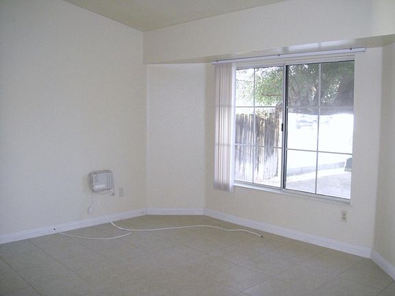 5th image of 350 Quince Dr