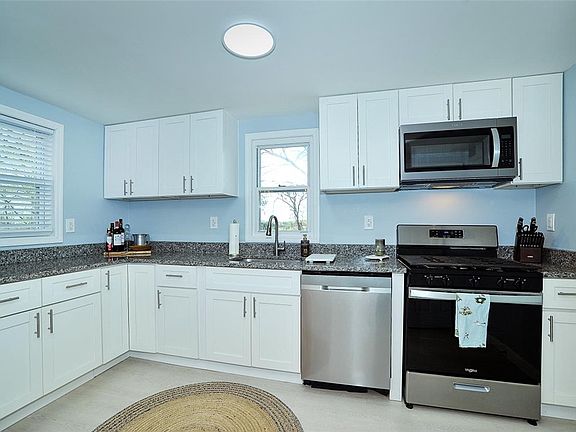 3rd image of 2131 Lindsay Rd