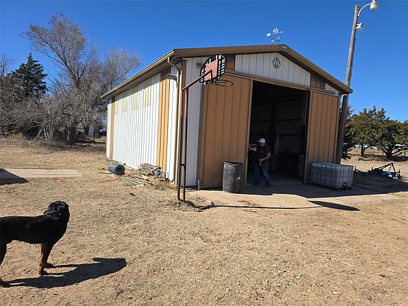 4th image of 15956 8th Rd