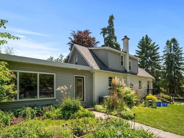 98 Blake St, Barrie, ON L4M 1J9