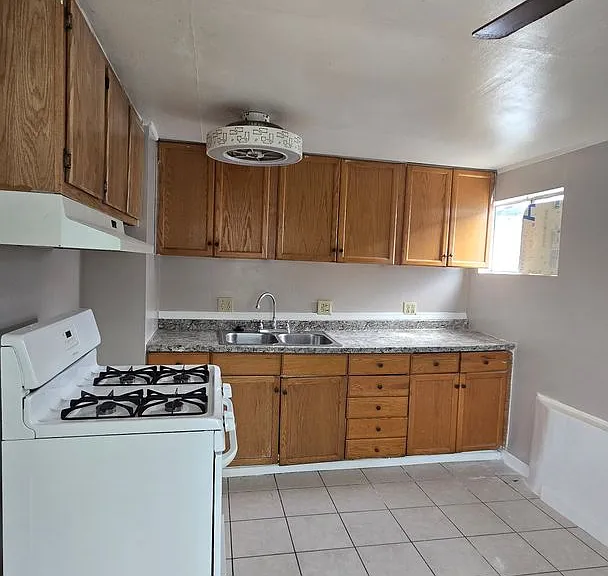 216 1/2 E Warren Ave — Photo 4