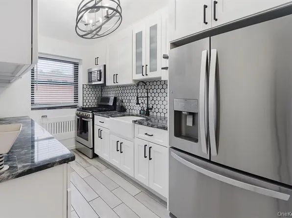 81-24 156th Avenue image 2 of 16