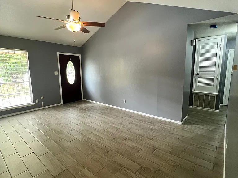 1114 Desirable Dr — Photo 10
