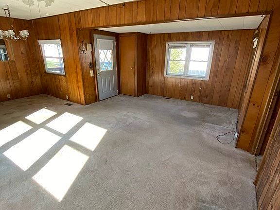 4th image of 9 Sunset Ln
