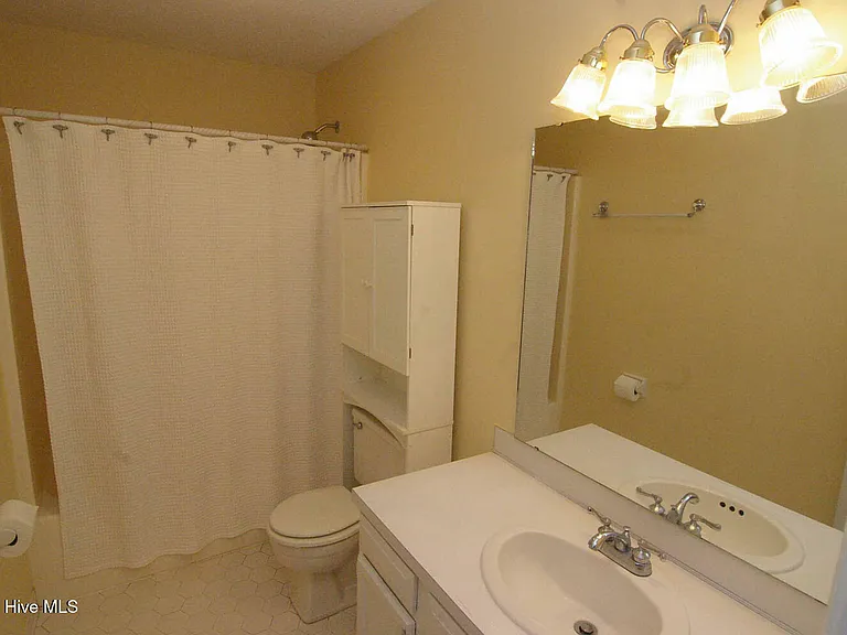 1968 Quail Ridge Rd #C — Photo 14