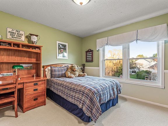 5th image of 3910 Urbandale Ln N