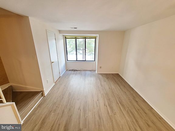 4th image of 9795 Brassie Way