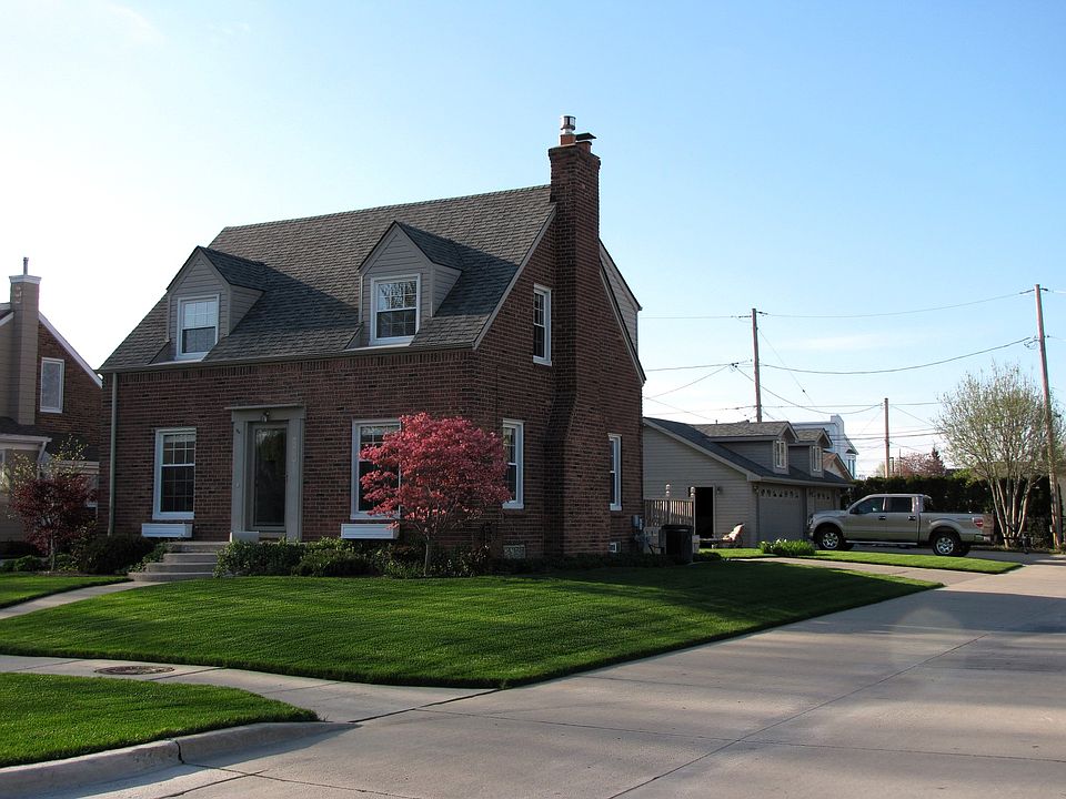 House with 3-Car Garage