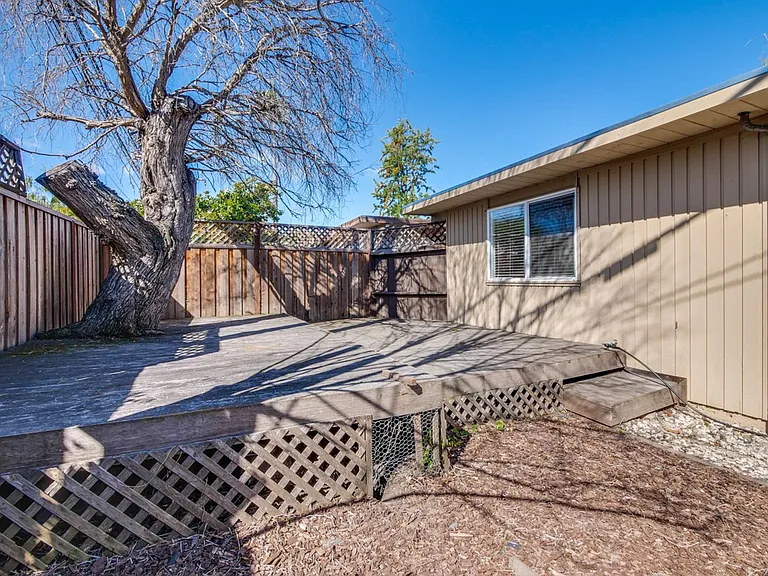 485 Emmons Dr — Photo 51