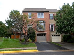 12301 Fox Lake Ct, Fairfax, VA 22033