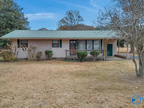4217 Woods Cove Rd, Scottsboro, AL 35768