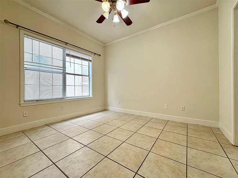 2100 San Gabriel St #104 — Photo 6