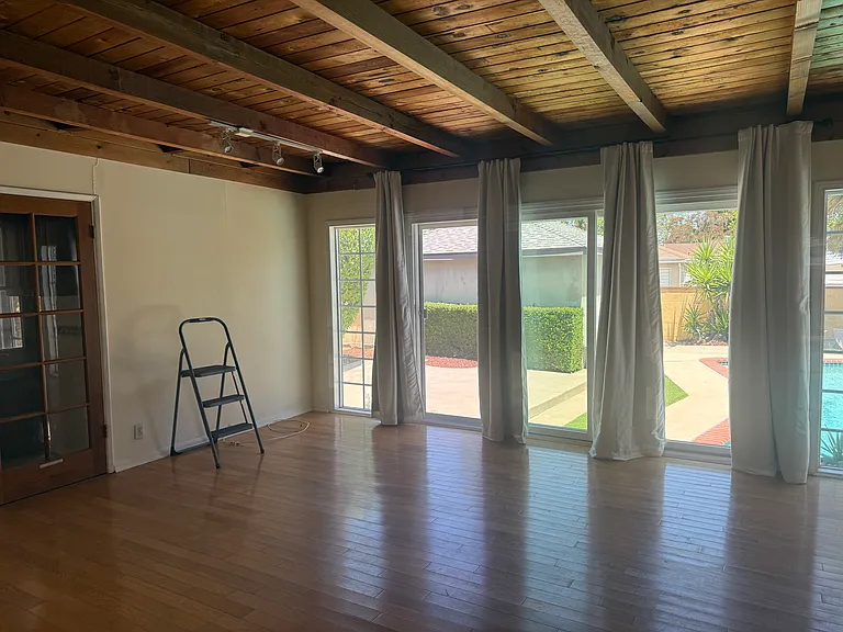 16823 Magnolia Blvd — Photo 14