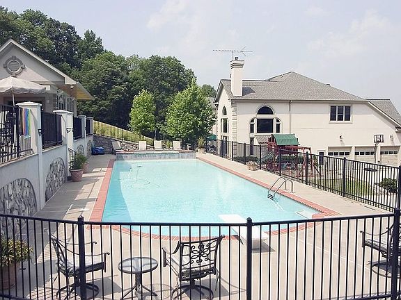 3rd image of 17105 Brookdale Ln