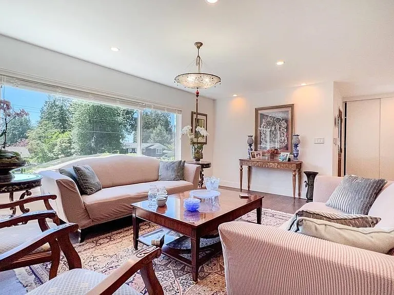1395 Palmerston Ave #MAIN LEVEL — Photo 9