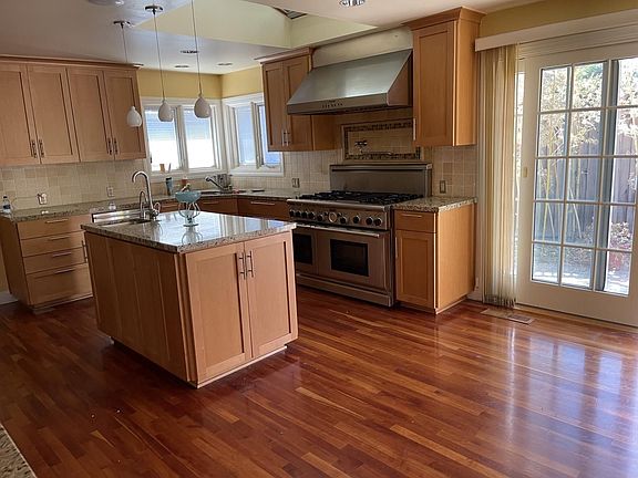 2nd image of 640 Fairmede Ave