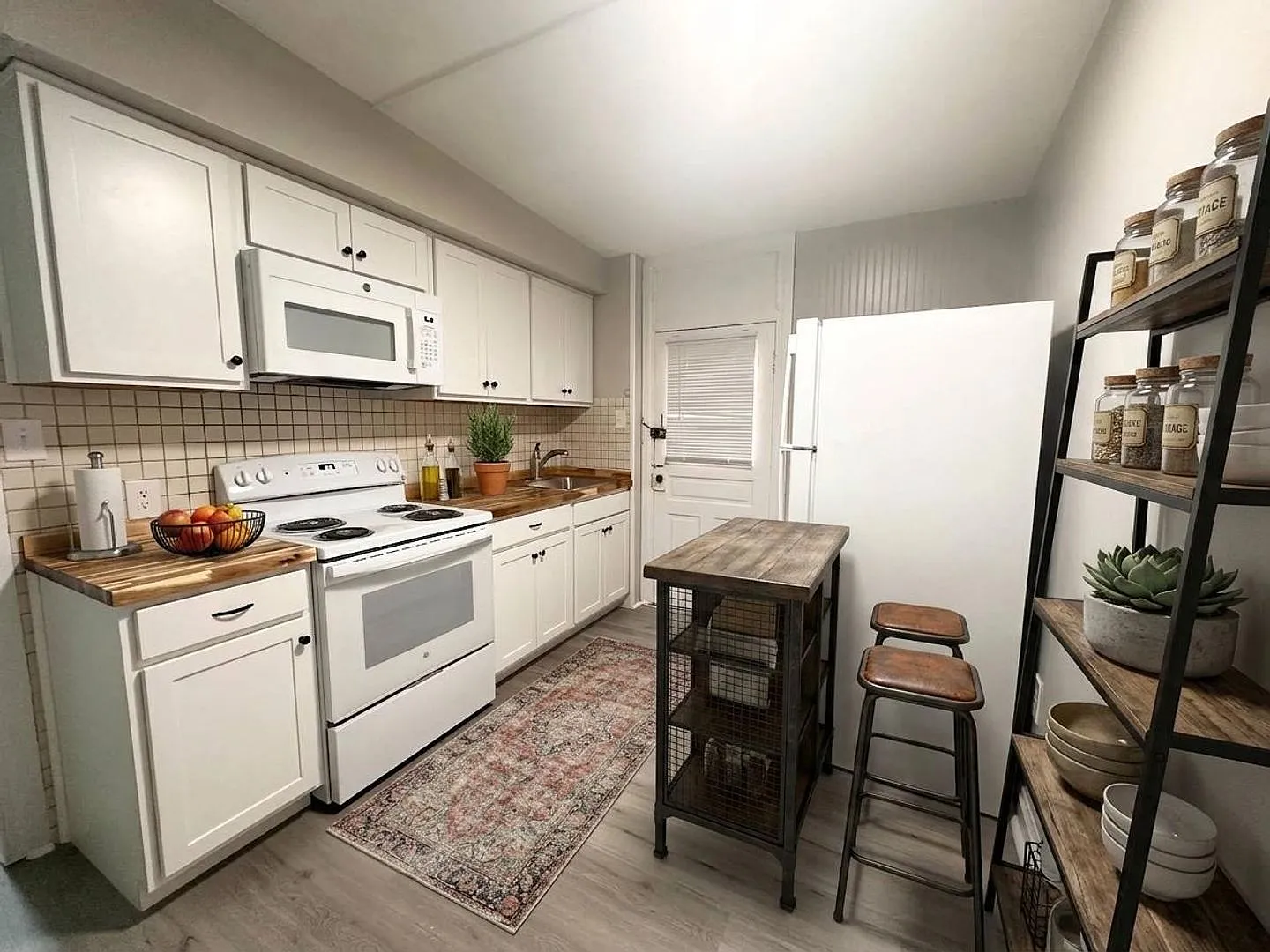 638 W Philadelphia Street — Photo 4