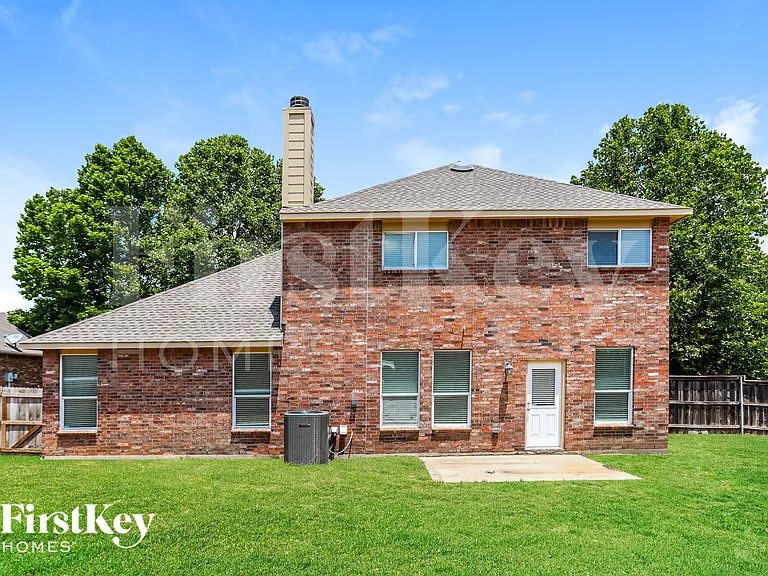 1746 Summerwood Ln — Photo 15