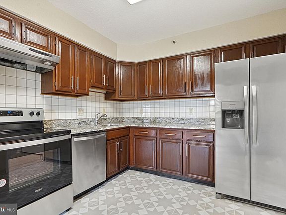 3rd image of 3713 S George Mason Dr APT 507W
