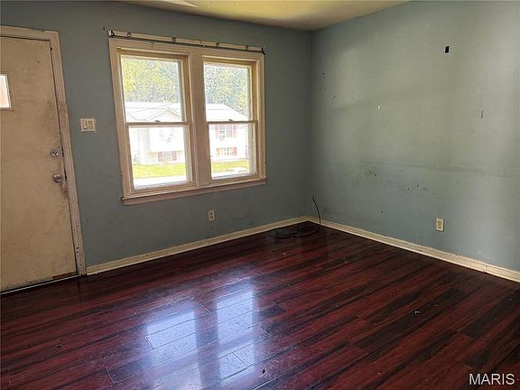 4th image of 256 Flora Dr