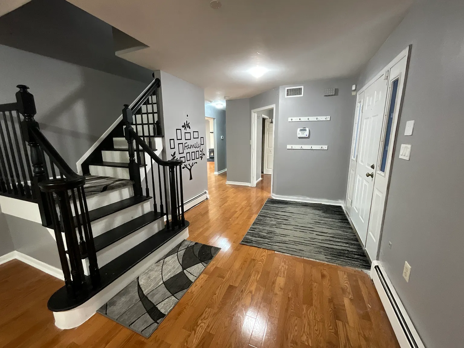 5 bed, 2.5 bath, 2814 sqft, $4,500 — Photo 4