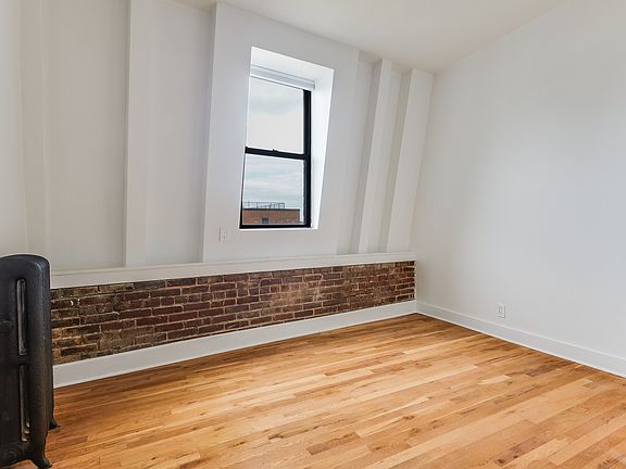 4th image of 167 Grand St APT 3