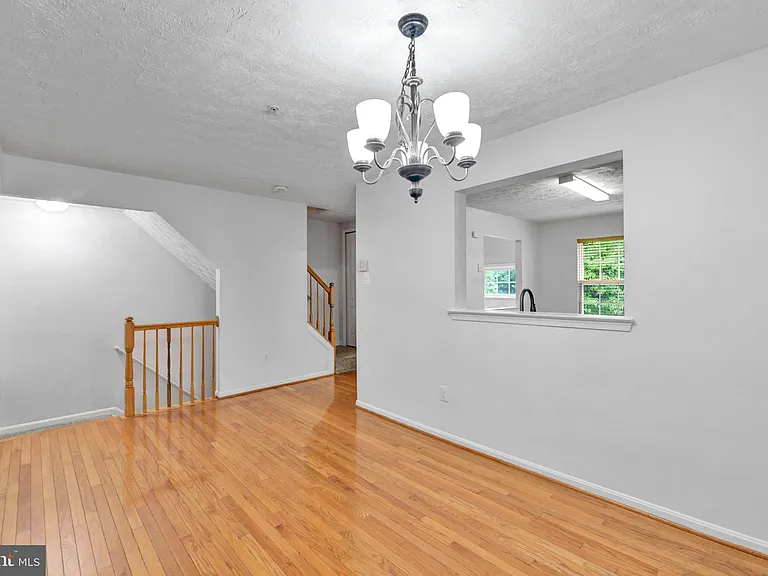 2406 Lemontree Ln — Photo 11
