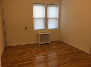 3160 35th St APT 1, Astoria, NY 11106