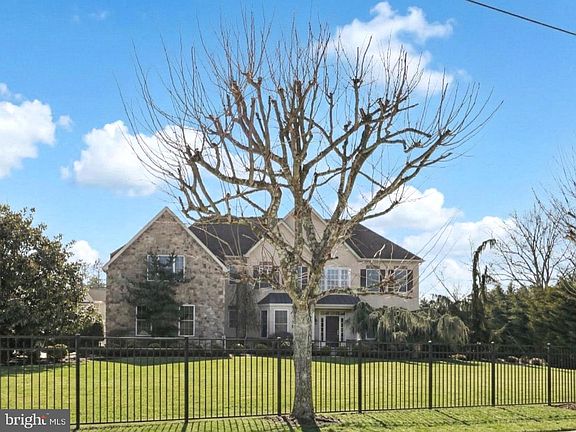 2nd image of 2902 Pickertown Rd