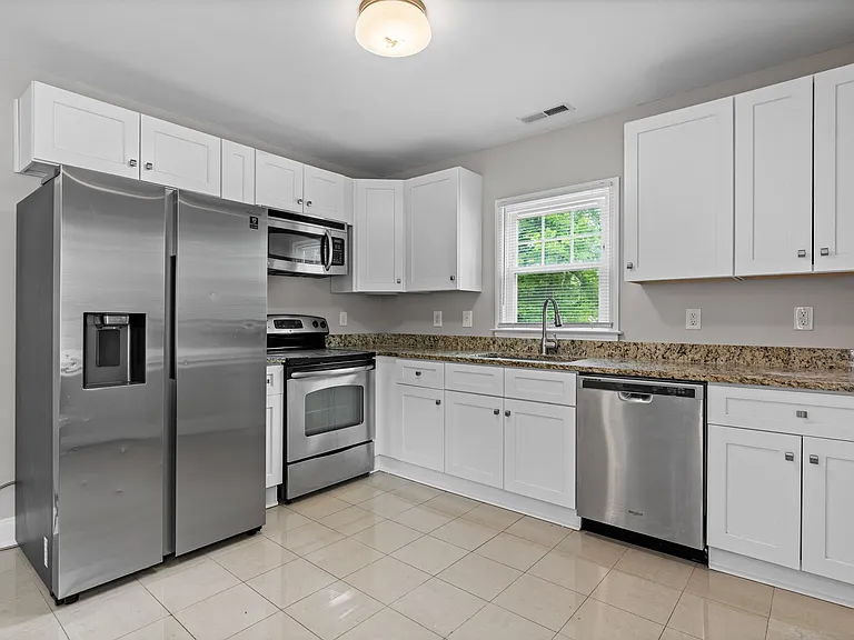 2805 McCombs St — Photo 4