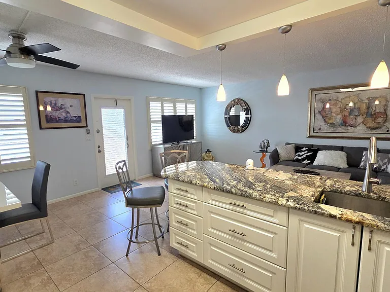 4030 Rexford Rd #B — Photo 3