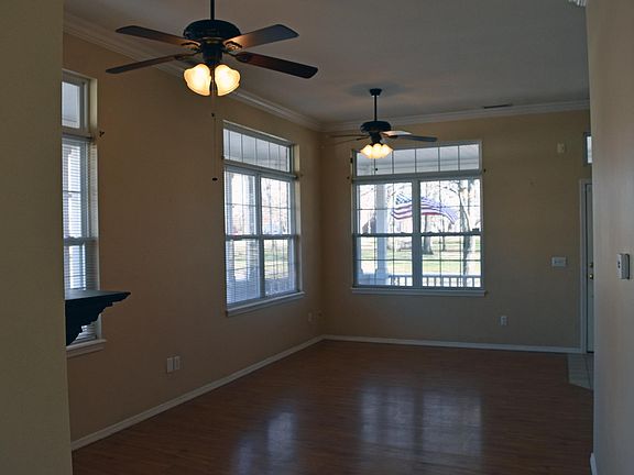 5th image of 718 Founders Park Dr W