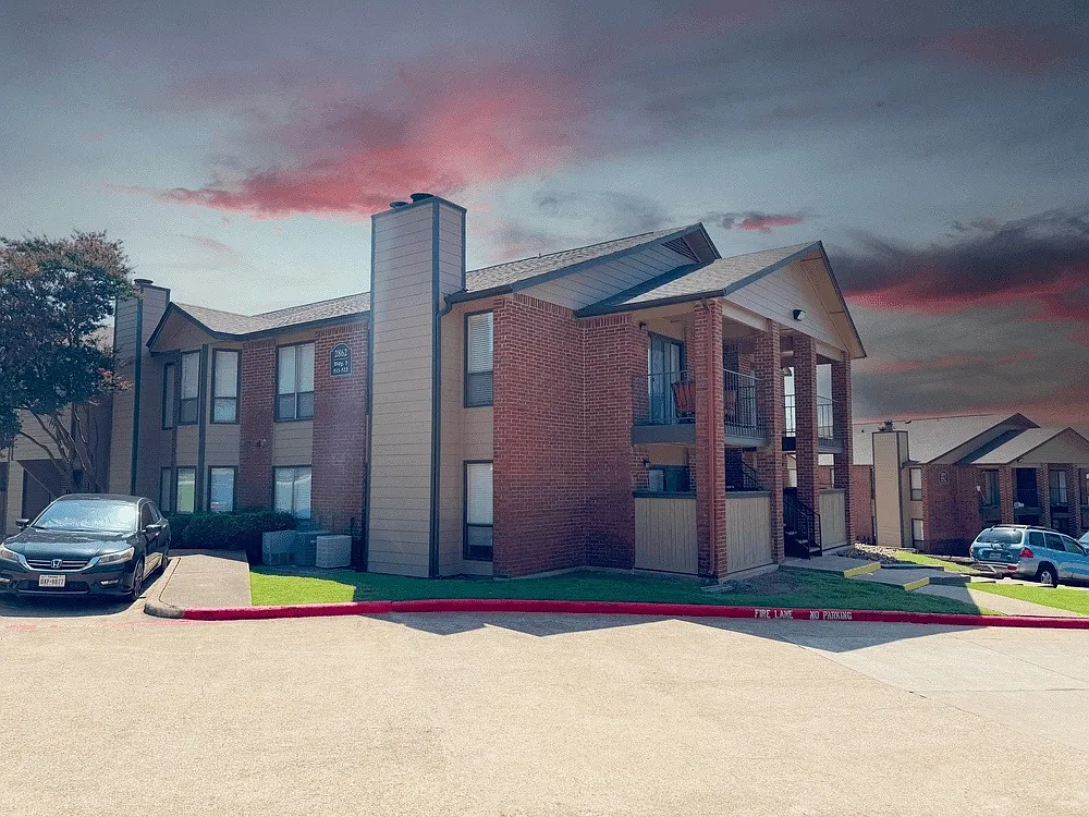 Valley Creek Apartments — Photo 4