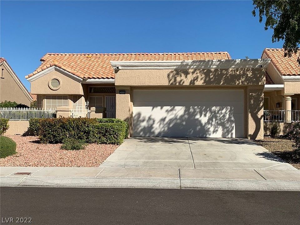 1st image of 2444 Desert Butte Dr