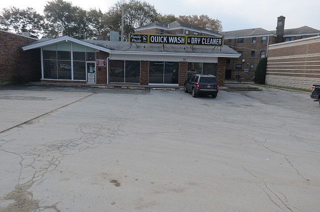 1st image of 5564 N Lincoln Ave