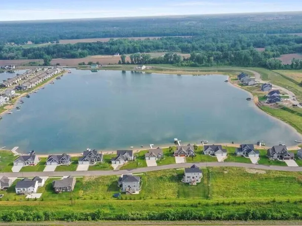 11359 Shoreline Dr #64, Allendale, MI 49401
