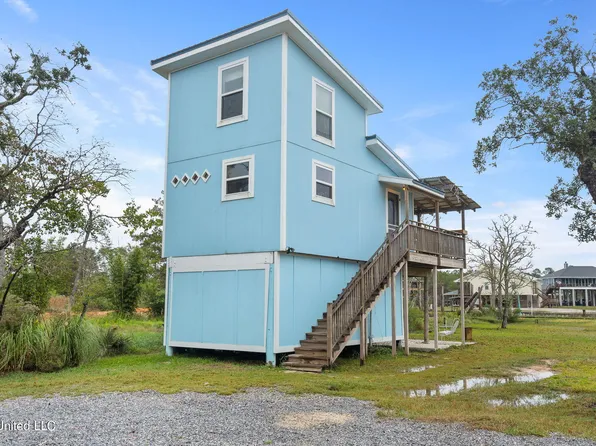 10250 Bayou View Dr E, Bay Saint Louis, MS 39520
