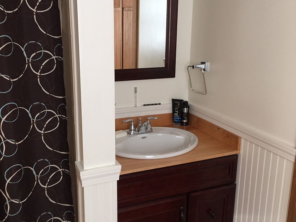Downstairs full bathroom 